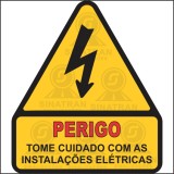 Perigo - Tome cuidado com as instalações elétricas 